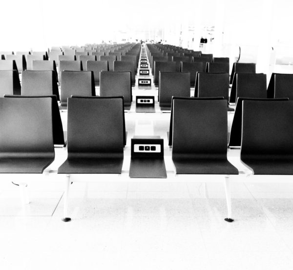 Stuhlreihen im Flughafen München - Terminal 3